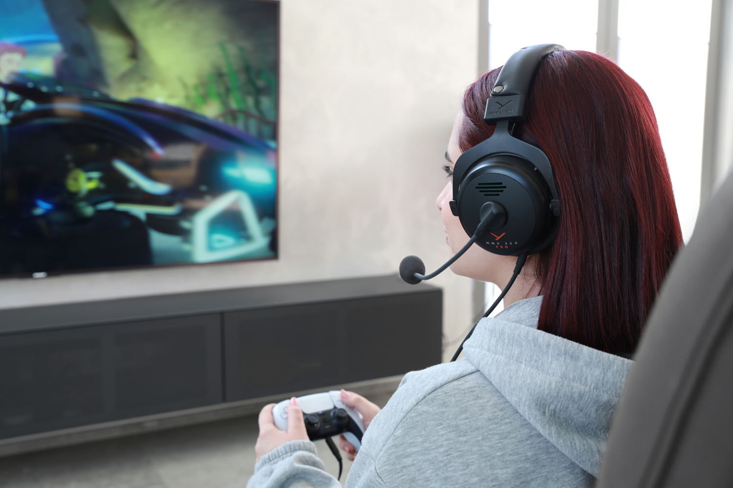 PIC_MMX330PRO_Gaming_Girl_Console_v1
