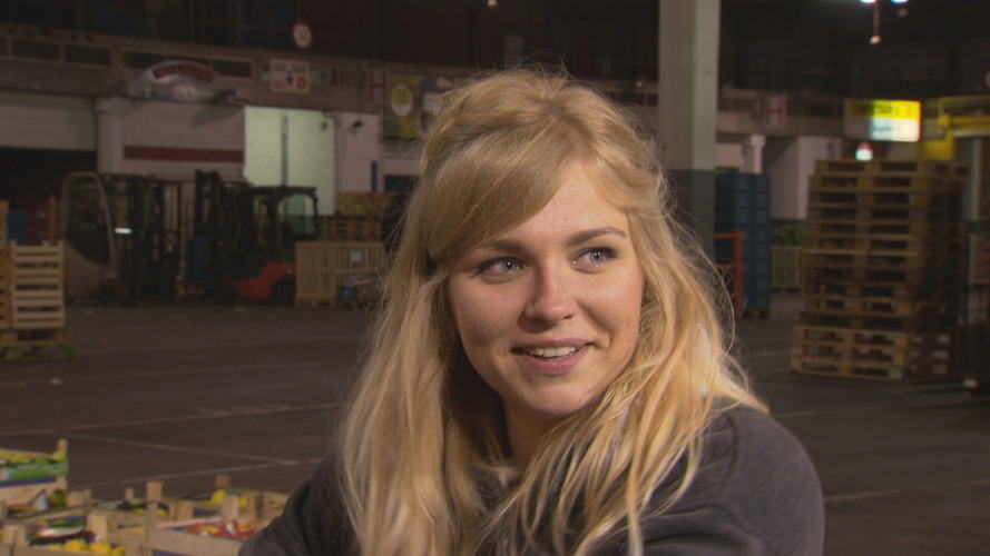 Julie op de vroegmarkt (c) VRT/Eén