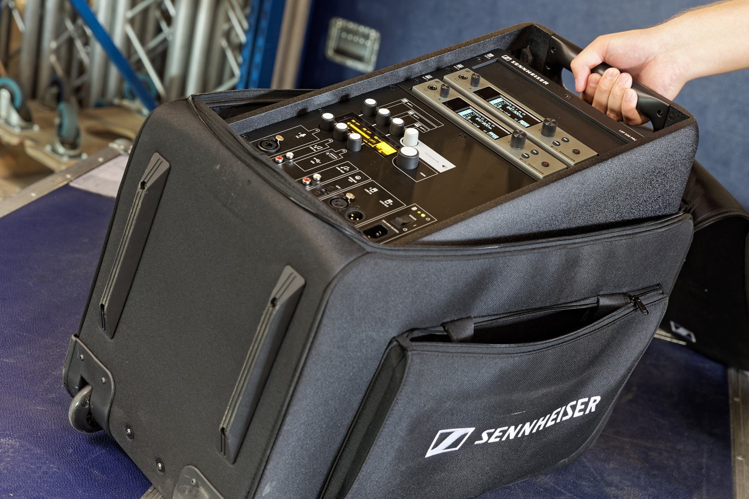 Perfektes Zusammenspiel und mobil einsetzbar:  LSP 500 Pro mit den neuen Sennheiser ew G4 Funkmikrofonsystemen