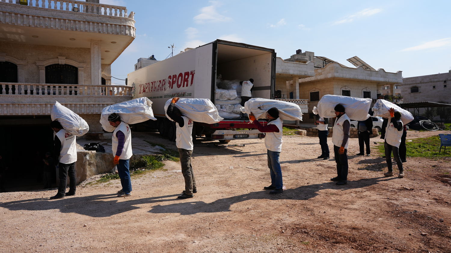 14 MSF trucks loaded with tents and winter kits entered Syria through Hamam crossing point, in partnership with Al-Ameen, a Syrian NGO. Photographer: Rami Alsayed