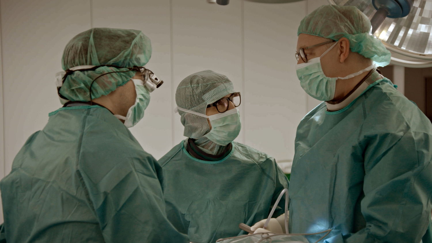 Prof. Visser-Vandewalle & collega-chirurgen