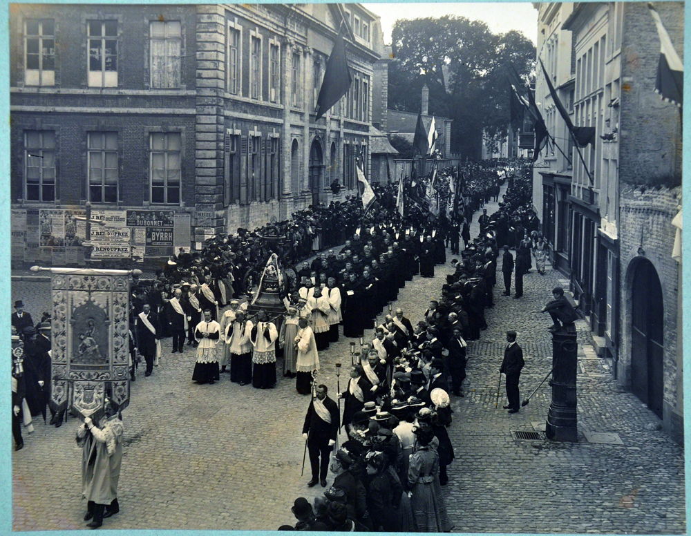 processie van de Vleminckxkapel naar de Oude Markt, via de Naamsestraat