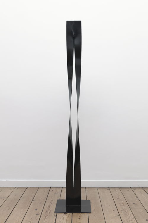 Walter Leblanc, Torsions, 1965. Sculpture in black lacquered steel. 
