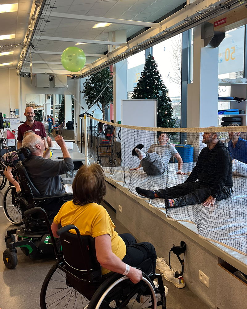 Zitvolley in het Revalidatiecentrum