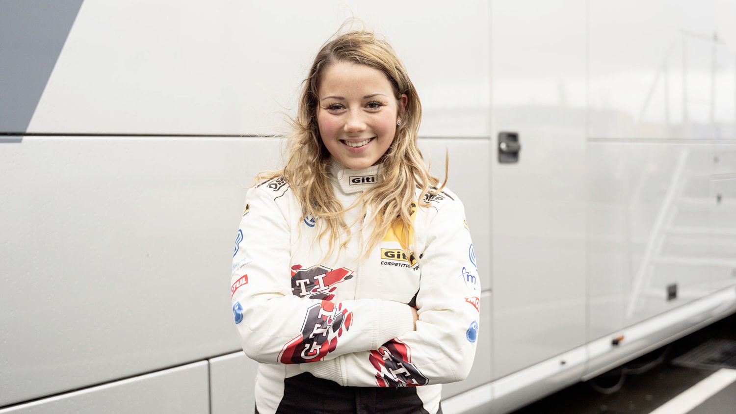 Estrella de la velocidad: Carrie Schreiner es una de las cuatro pilotos de “Girls Only”