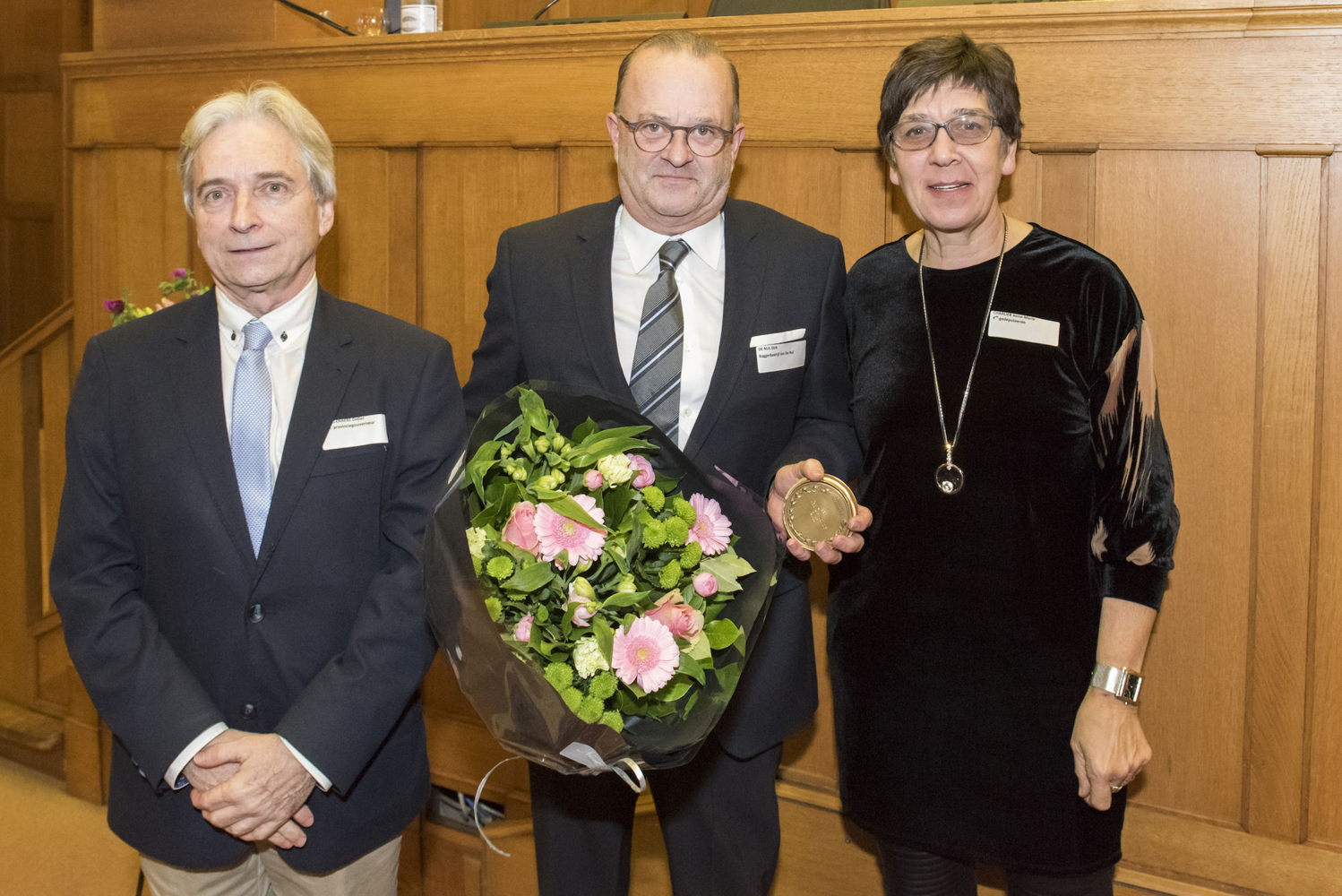 vlnr: wnd. gouverneur Didier Detollenaere, Dirk De Nul van firma Jan De Nul en gedeputeerde Annemie Charlier