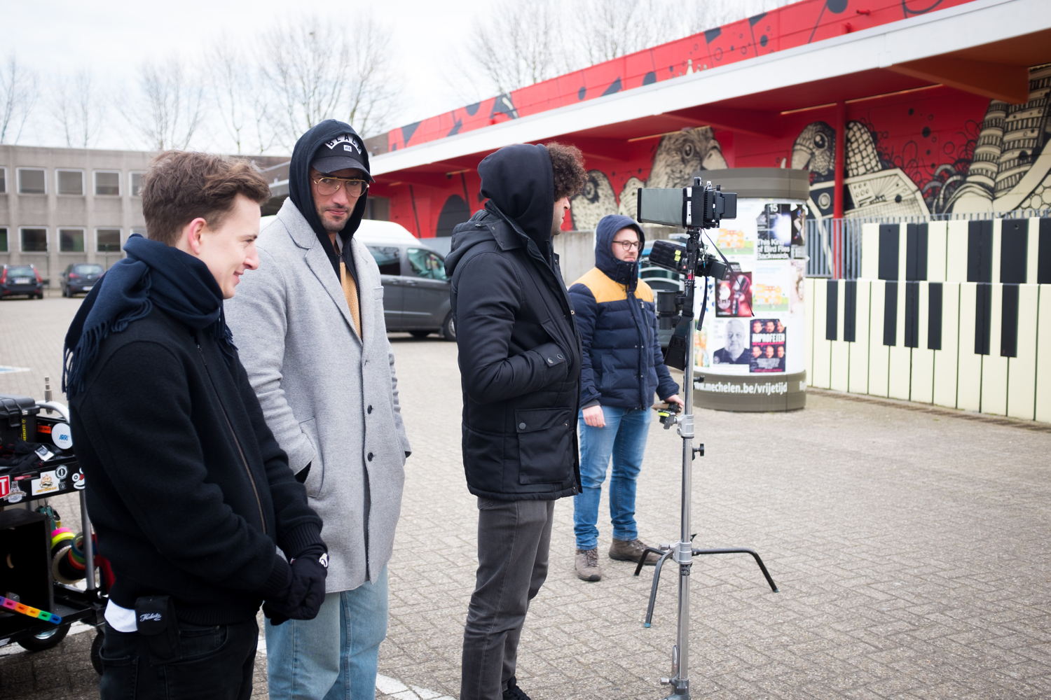 Achter de schermen: opnames videoclip 'Let you go' (c) VRT