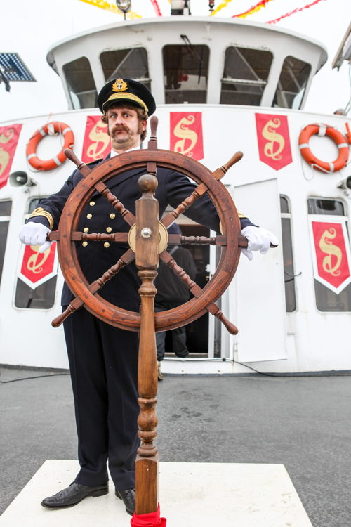 De Intrede van de Sint - (C) VRT - Geert Van Hoeymissen