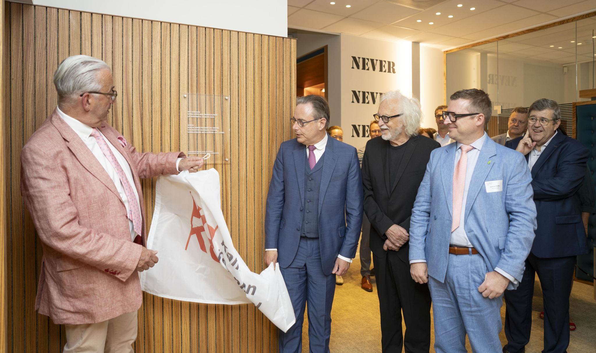 Premier De Wever opent nieuw kantoor Kamer van Koophandel 