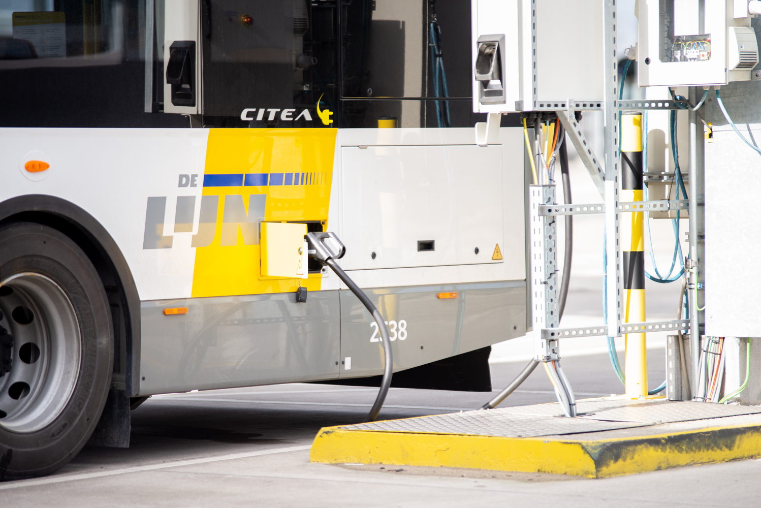 Elektrische bus opladen
