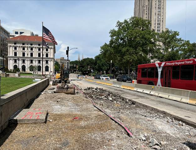 Work Zone on Fifth Avenue between University Place and Bigelow Boulevard Work Zone on Fifth Avenue between University Place and Bigelow Boulevard