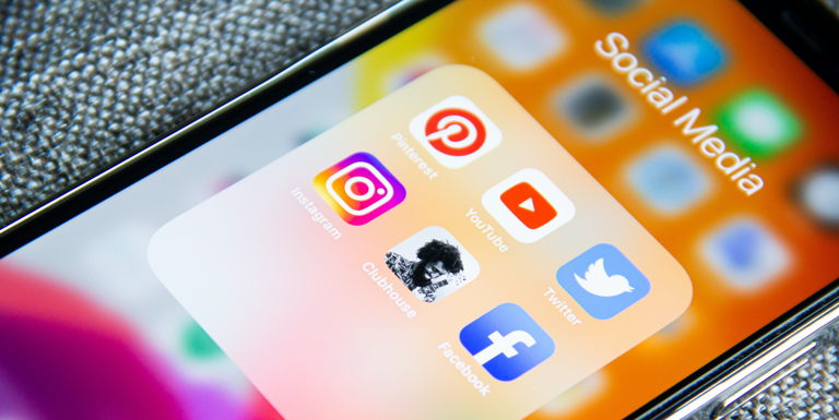 Social media PR for Facebook, Twitter & Instagram: 5 Examples + How-To
