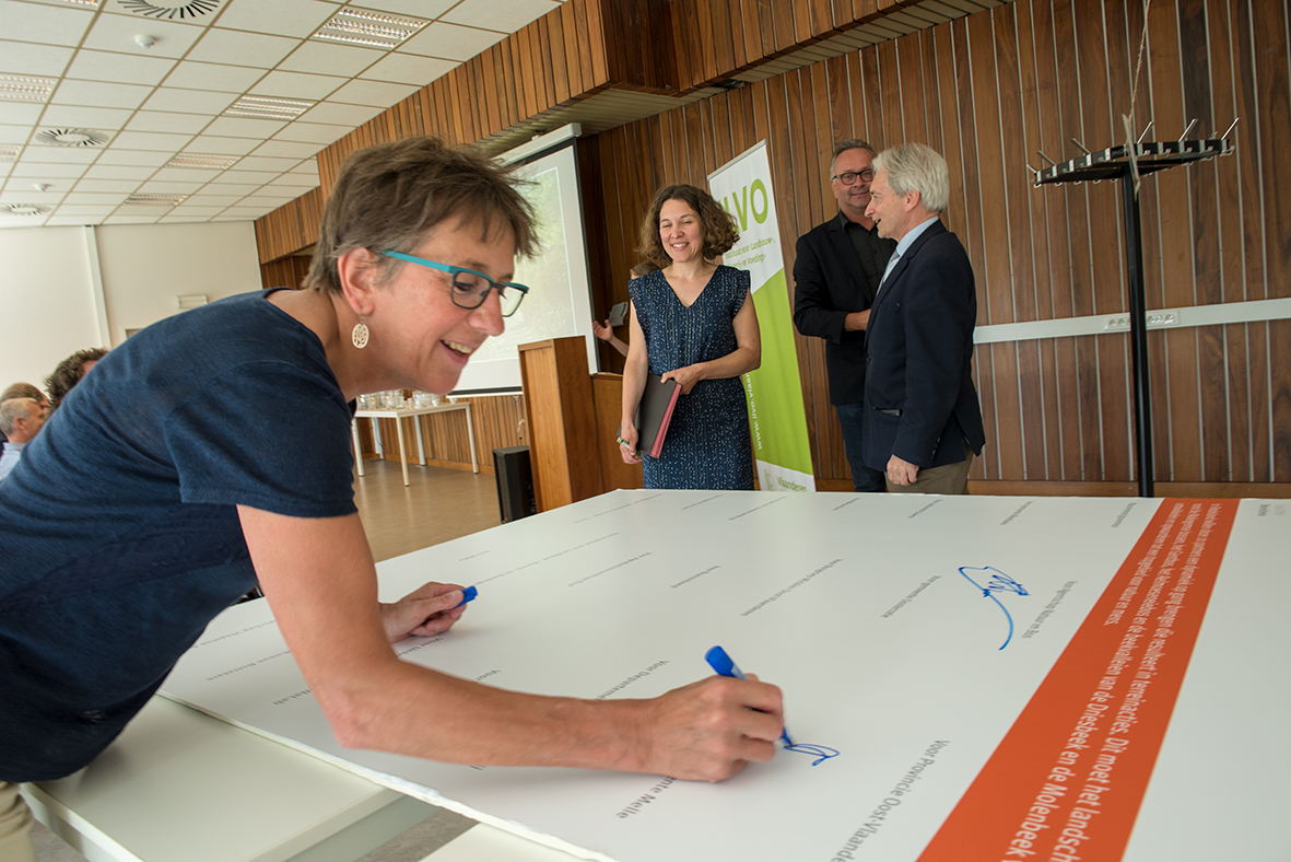 Ondertekening overeenkomst Rodeland Riet Gillis