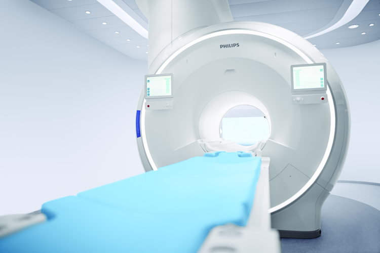 De nieuwe Philips 3 Tesla MRI-scanner van ZNA Cadix. Een MRI-scanner werkt met een grote magneet om beelden te maken van de patiënt, die in een tunnel wordt geschoven. (Foto: Philips)