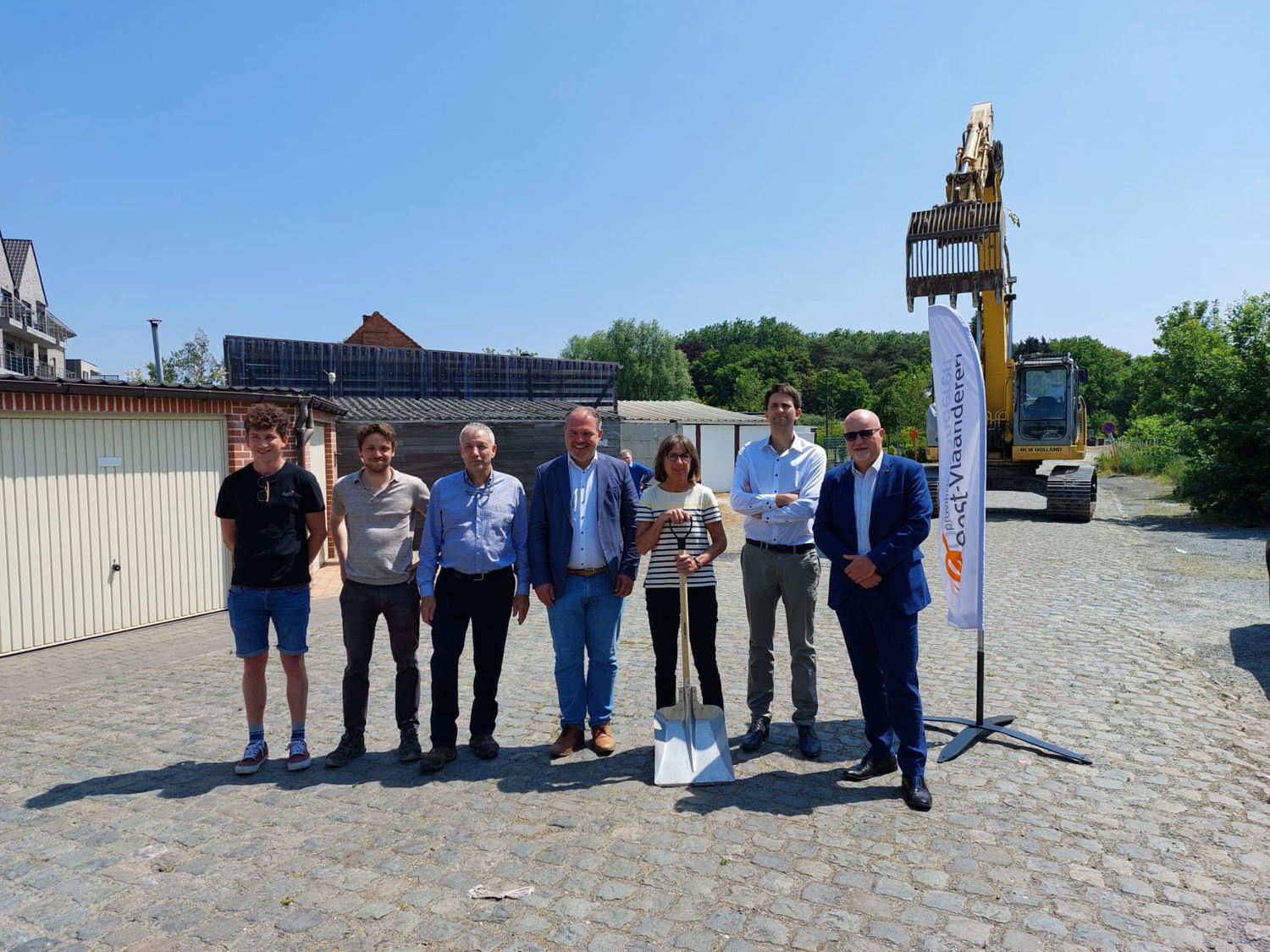 Van rechts: gedeputeerde Kurt Moens, schepen Lucas Van der Meersch, gedeputeerde Riet Gillis, burgemeester Joeri De Maertelaere