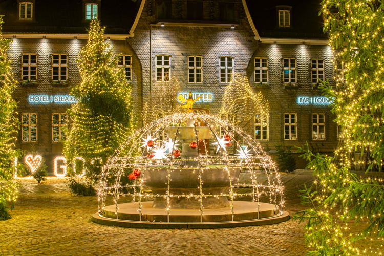 Goslar illuminated market fountain © GOSLAR marketing gmbh - filmpunktton