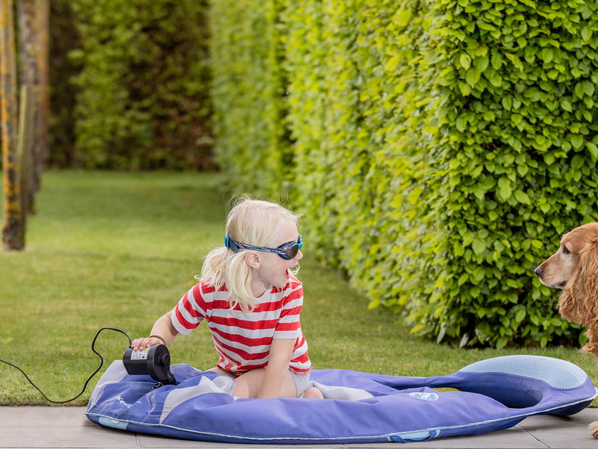 Rien ne vaut un bon bol d’air frais : grâce à Niko Hydro, vous bénéficiez durant toute la journée de tout le confort électrique sur votre terrasse et dans votre jardin.
