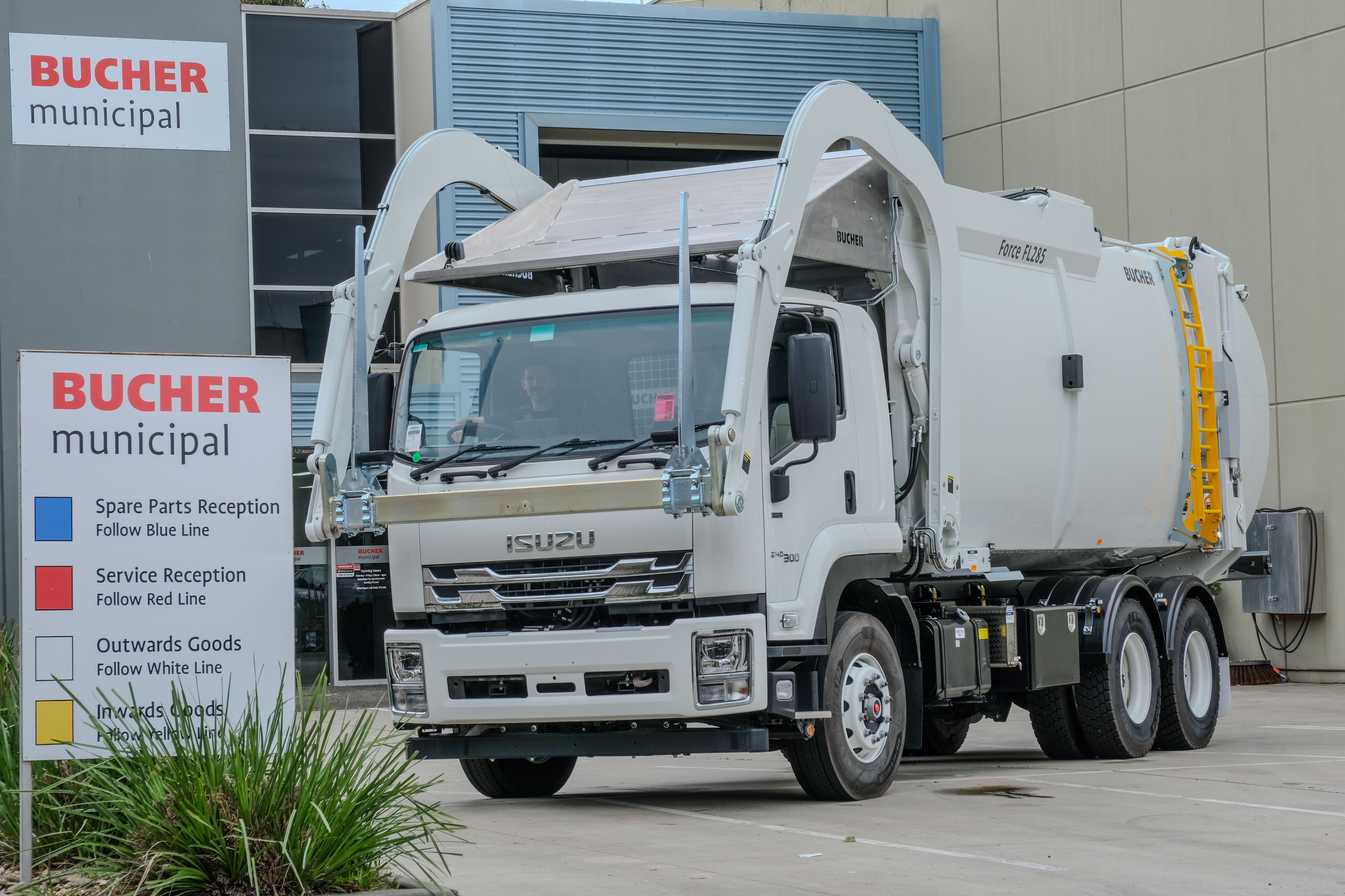 On the stand: Isuzu FVY 240-300 6x4 Auto