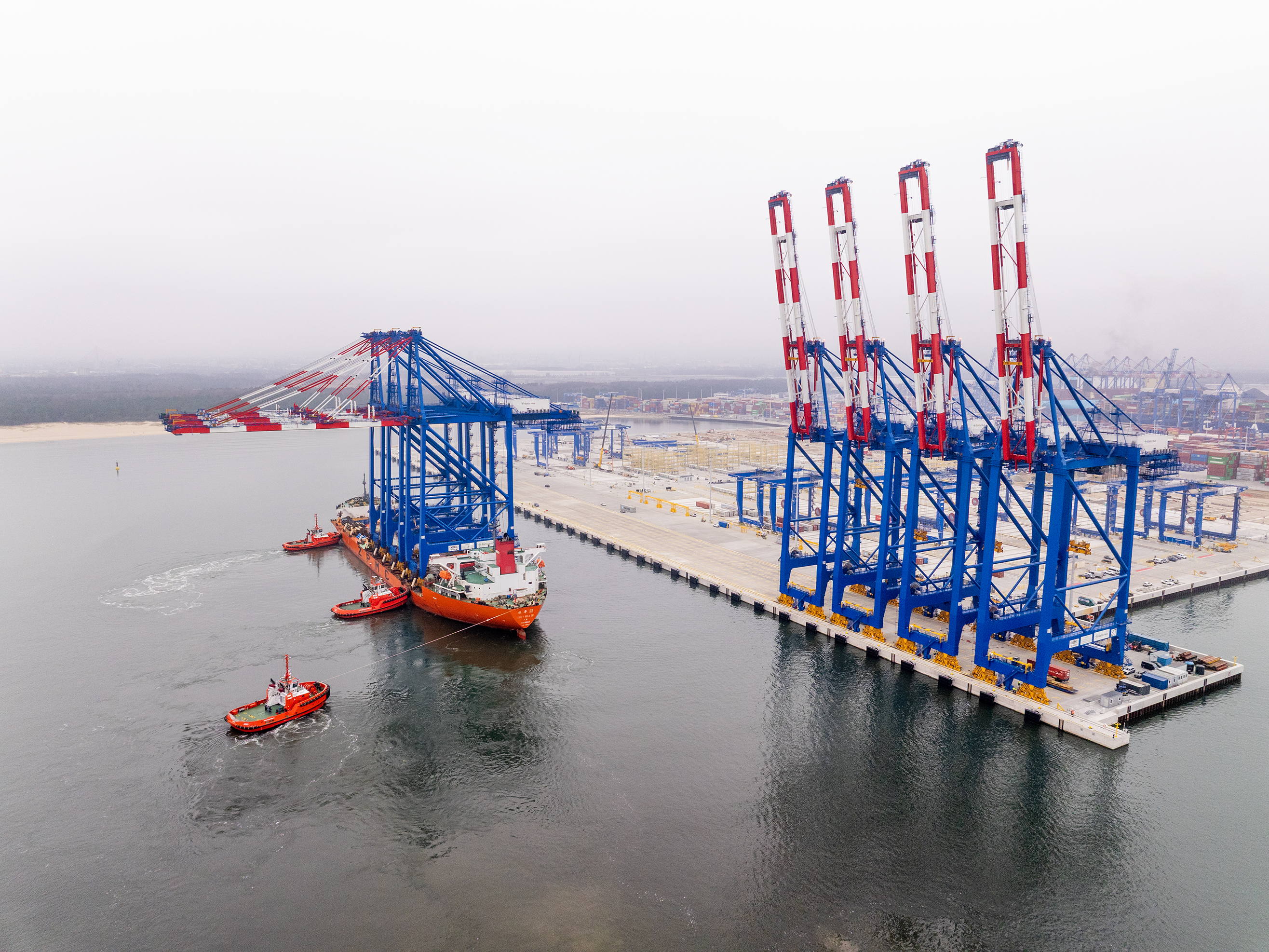 Final Three STS Cranes Arrive at Baltic Hub