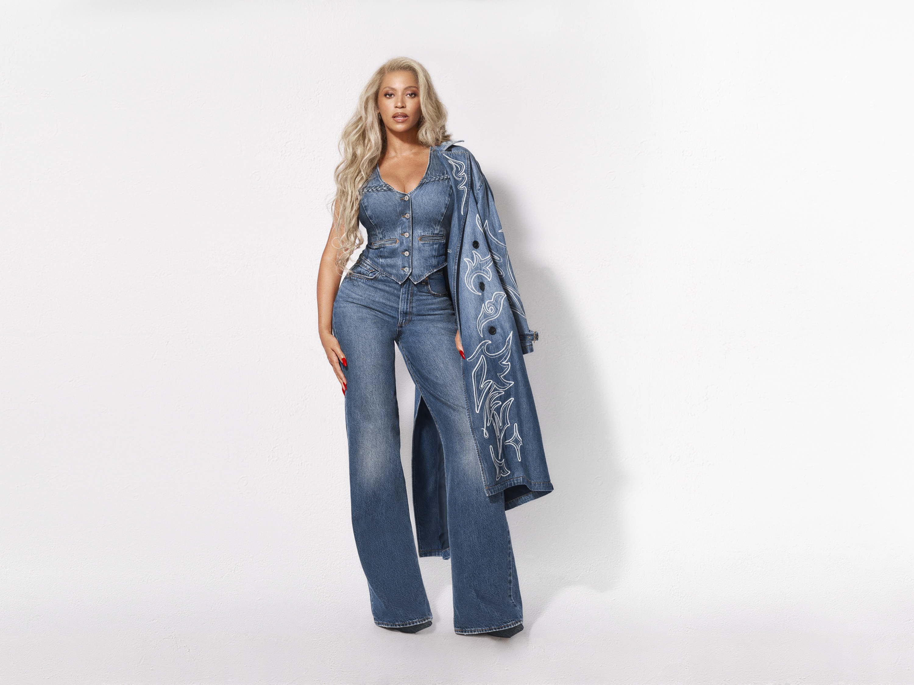 Levi’s® et Beyoncé Lancent le Chapitre 2 avec REIIMAGINE: Pool Hall