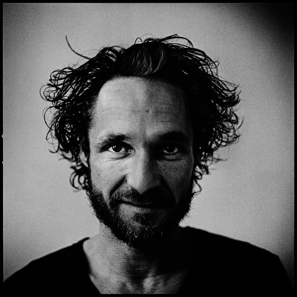 Javier Guzman: Absurd Verlicht