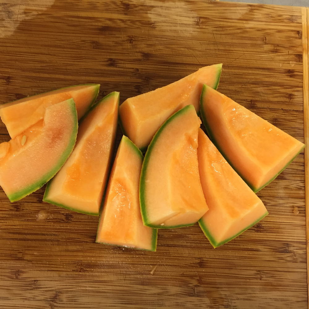 Sliced melon is pureed before being added to the wort
