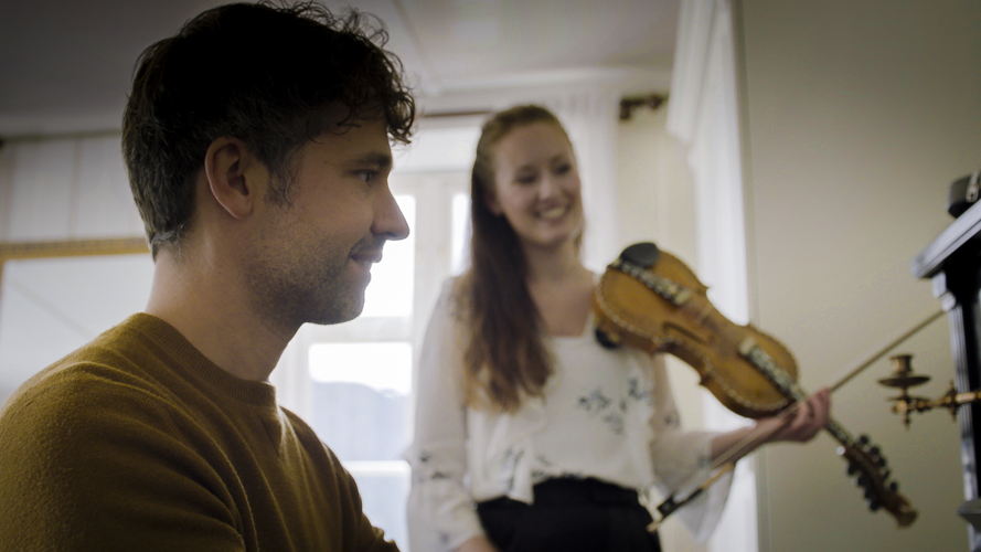 Thomas met Ragnhild Hemsing - (c) VRT
