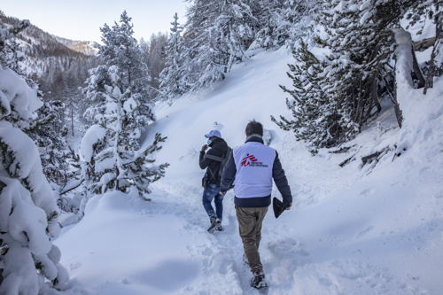 Even in winter, people head westwards across the snow-capped mountains towards France; many tell stories of being repeatedly turned back by the French police. Copyright: Francesca Volpi