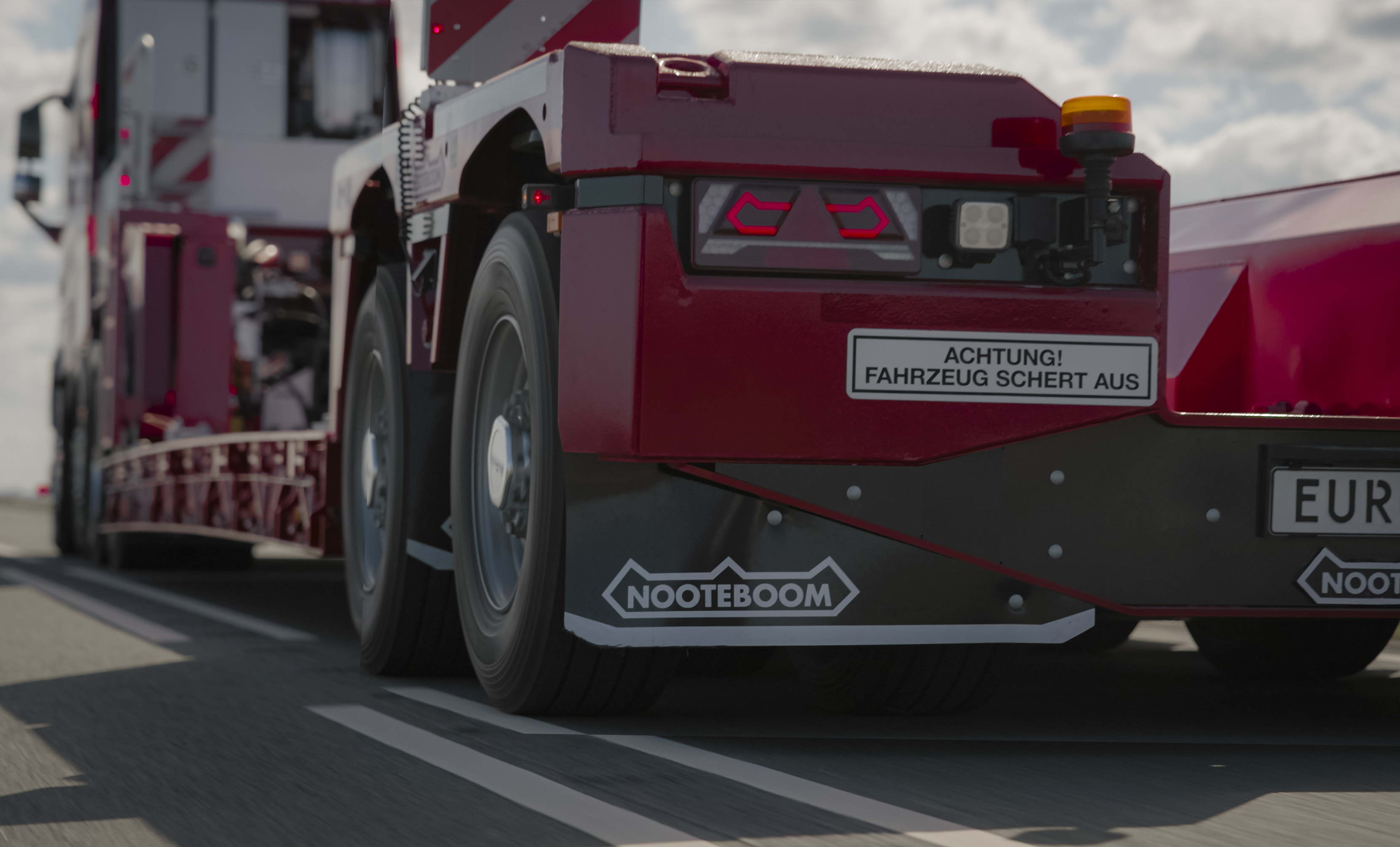 Nooteboom introduces the 2-axle EURO-PX3 at Solutrans in Lyon