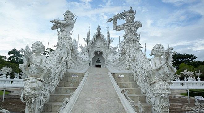 Chiang-Rai_Wat-Rong-Khun-2