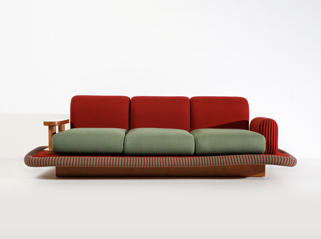 Three seater sofa mod. Tappeto Volante, Italy, 1974 by Ettore Sottsass at Galleria Rossella Colombari at Design Miami.Paris 2024 (Image courtesy of Galleria Rossella Colombari)