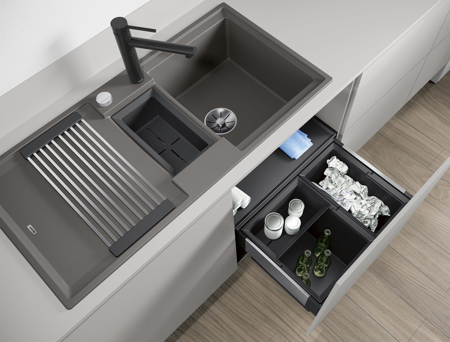 Le concept d'évier sophistiqué de BLANCO ADIRA optimise la zone d'eau dans la cuisine.