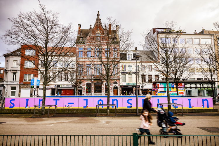 Bestickerde inrit parking ©Victoriano Moreno
