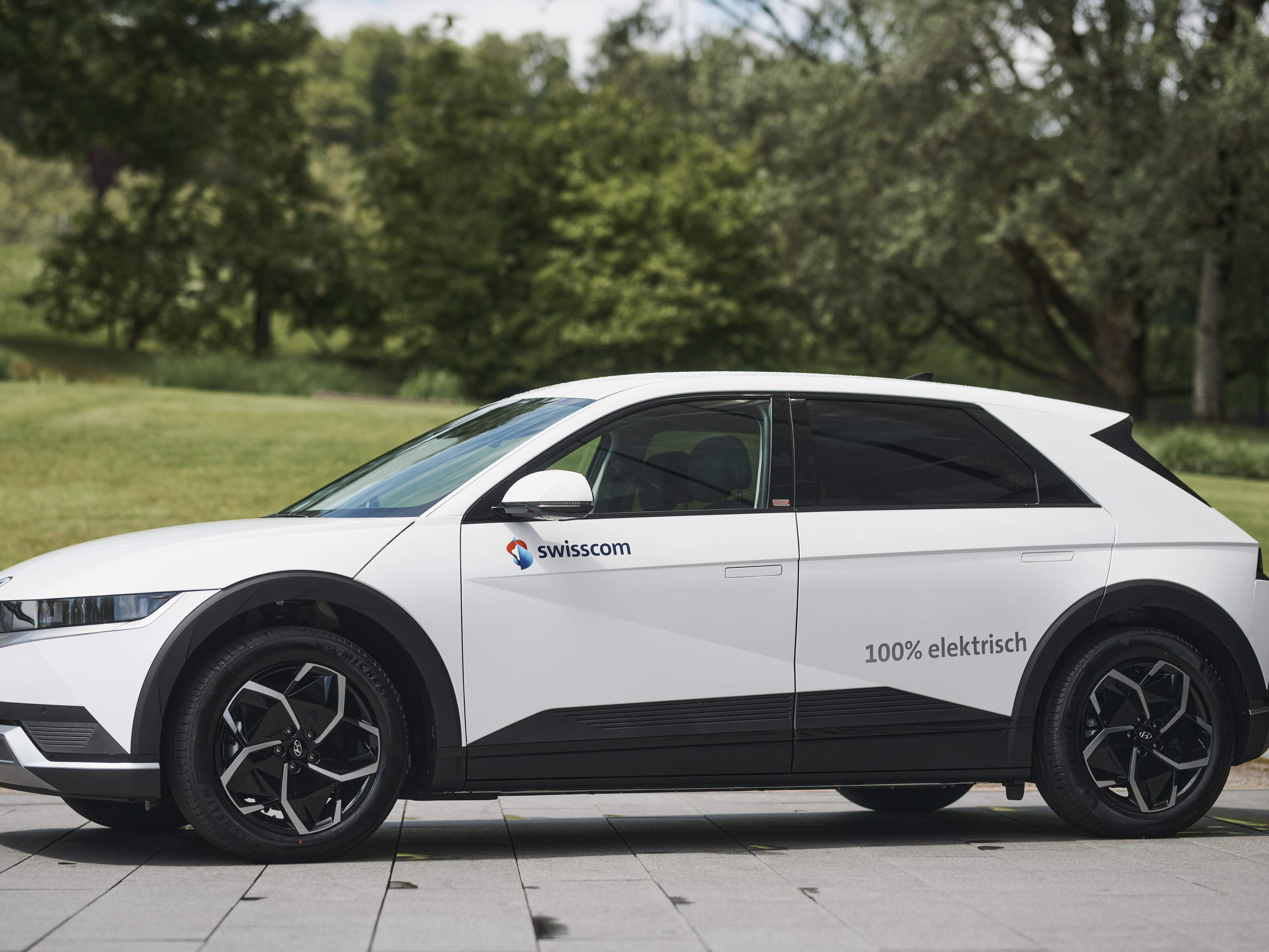 Swisscom électrifie sa flotte de véhicules avec 1’200 voitures électriques d’Astara