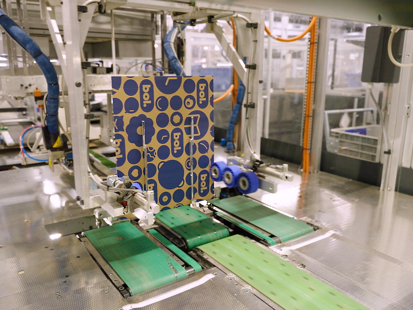 Bol bespaart 27% karton per pakket door slimmere manier van verpakken