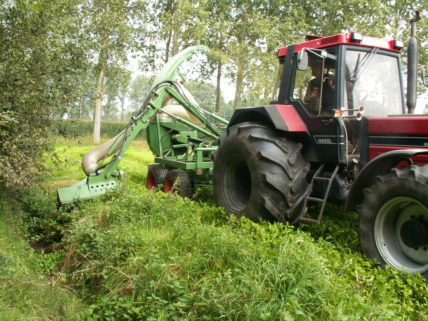 Gezamelijke inzet van taludmaaier door SVAL