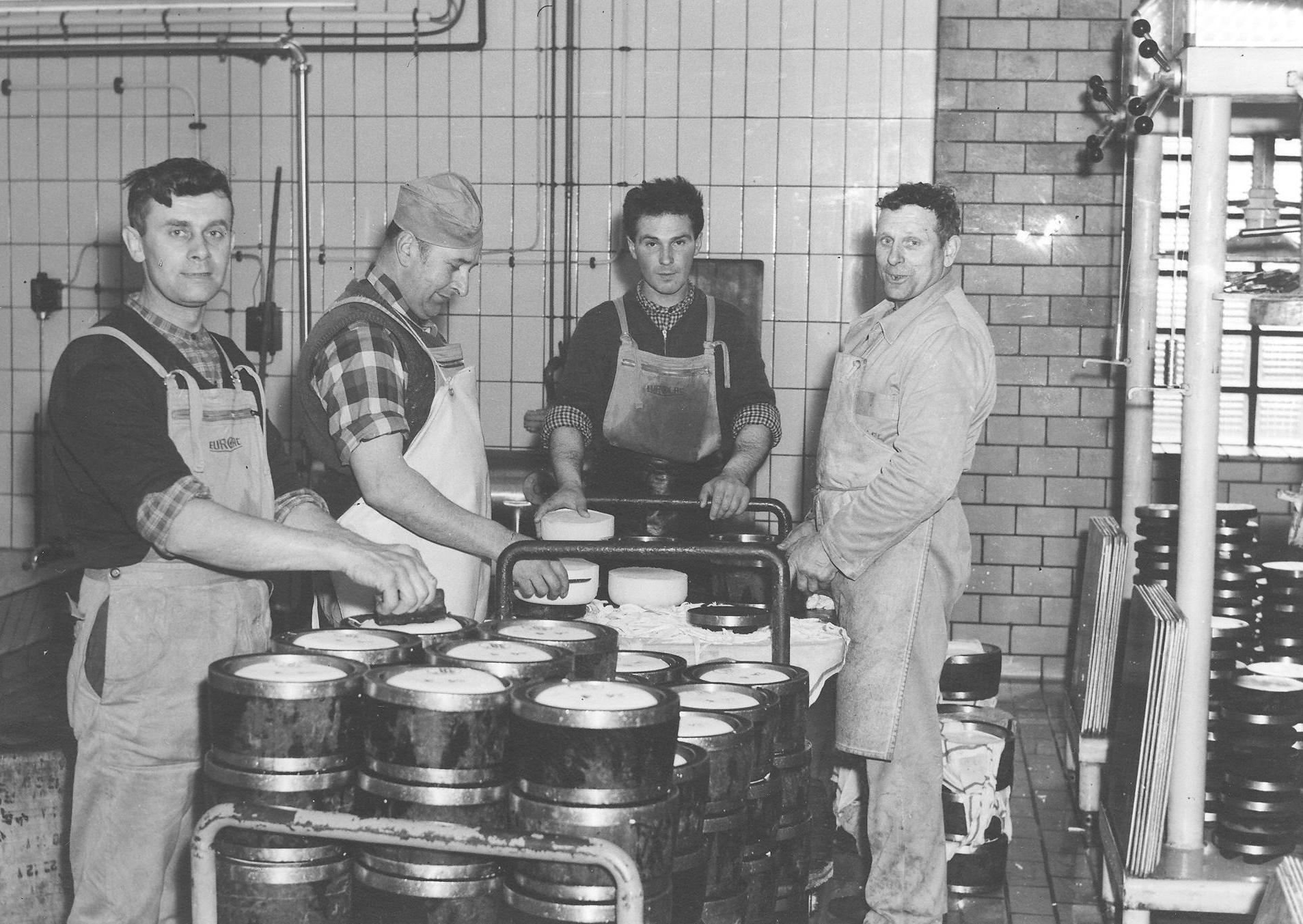 The cheese molds with, from left to right, Odiel Dedecker, André Eeckhout, Eric Cnockaert and Jozef Sioen