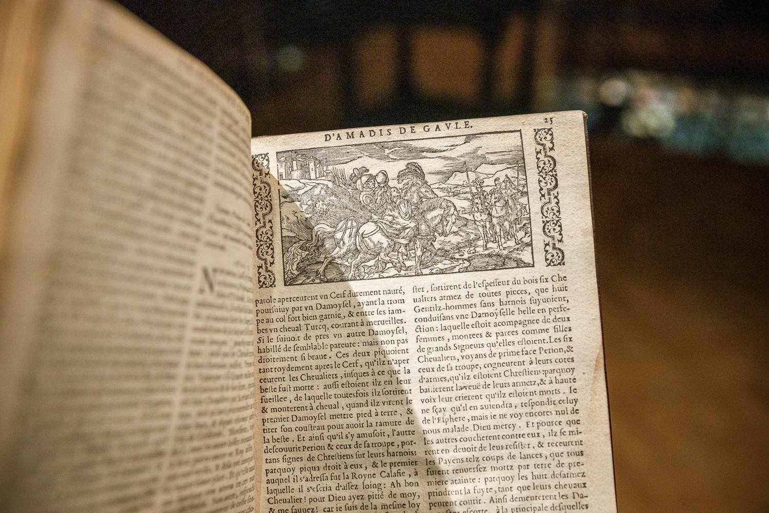 Expo 'Helden in harnas' (29/10/21-23/1/22). Foto: Victoriano Moreno voor Erfgoedbibliotheek Hendrik Conscience