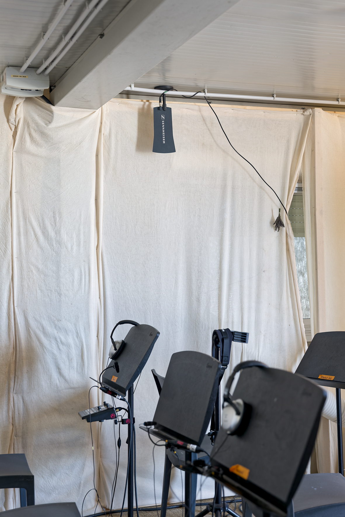 A reliable signal for the musicians was even ensured inside the metal containers A reliable signal for the musicians was even ensured inside the metal containers