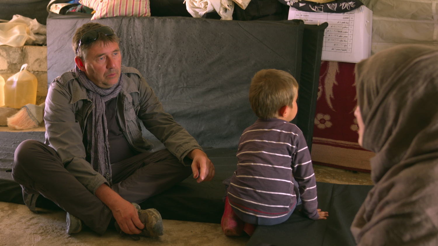 VDZVDV - aflevering 2 : Rudi Vranckx in opvangkamp Al Roj in Syrië - (c) VRT