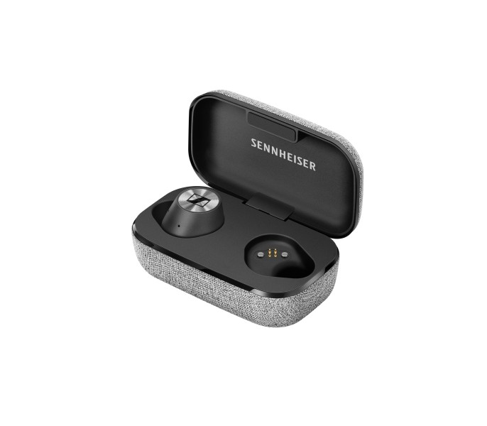 Använd dina hörlurar hela dagen​
MOMENTUM True Wireless har en batteritid på fyra timmar men kan laddas upp via den inbyggda powerbanken i fodralet vilket gör att du kan njuta av musik i hela tolv timmar. ​