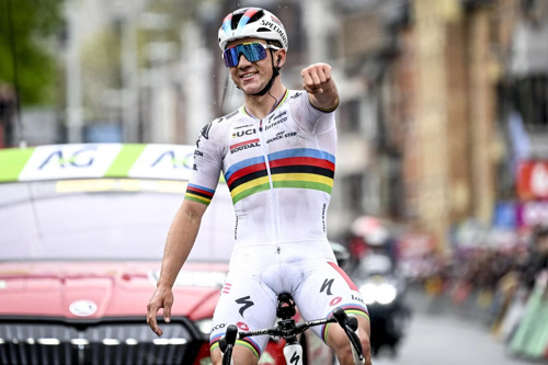 Beleef de Ronde van Italië bij VTM, HLN en VTM NIEUWS: schrijft Remco Evenepoel de Giro achter zijn naam?