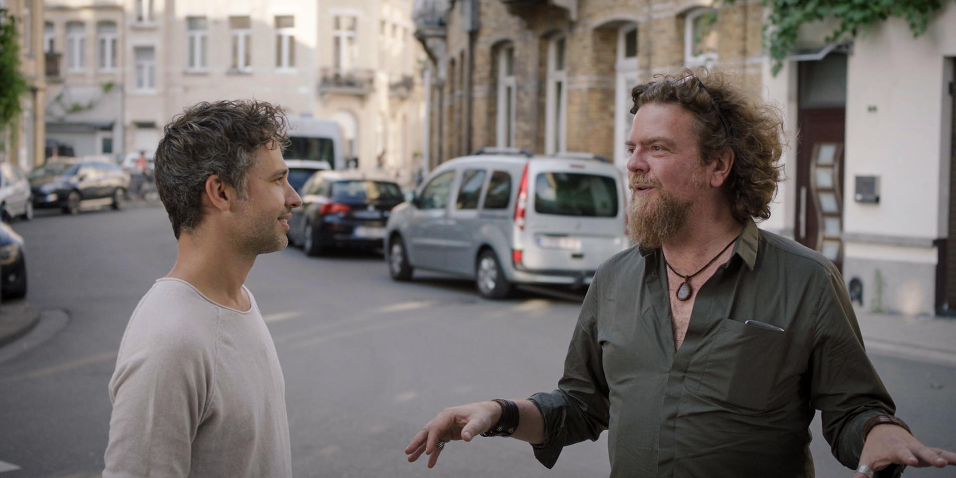 Thomas met Jeroen Olyslaegers - (c) VRT / Sylvester