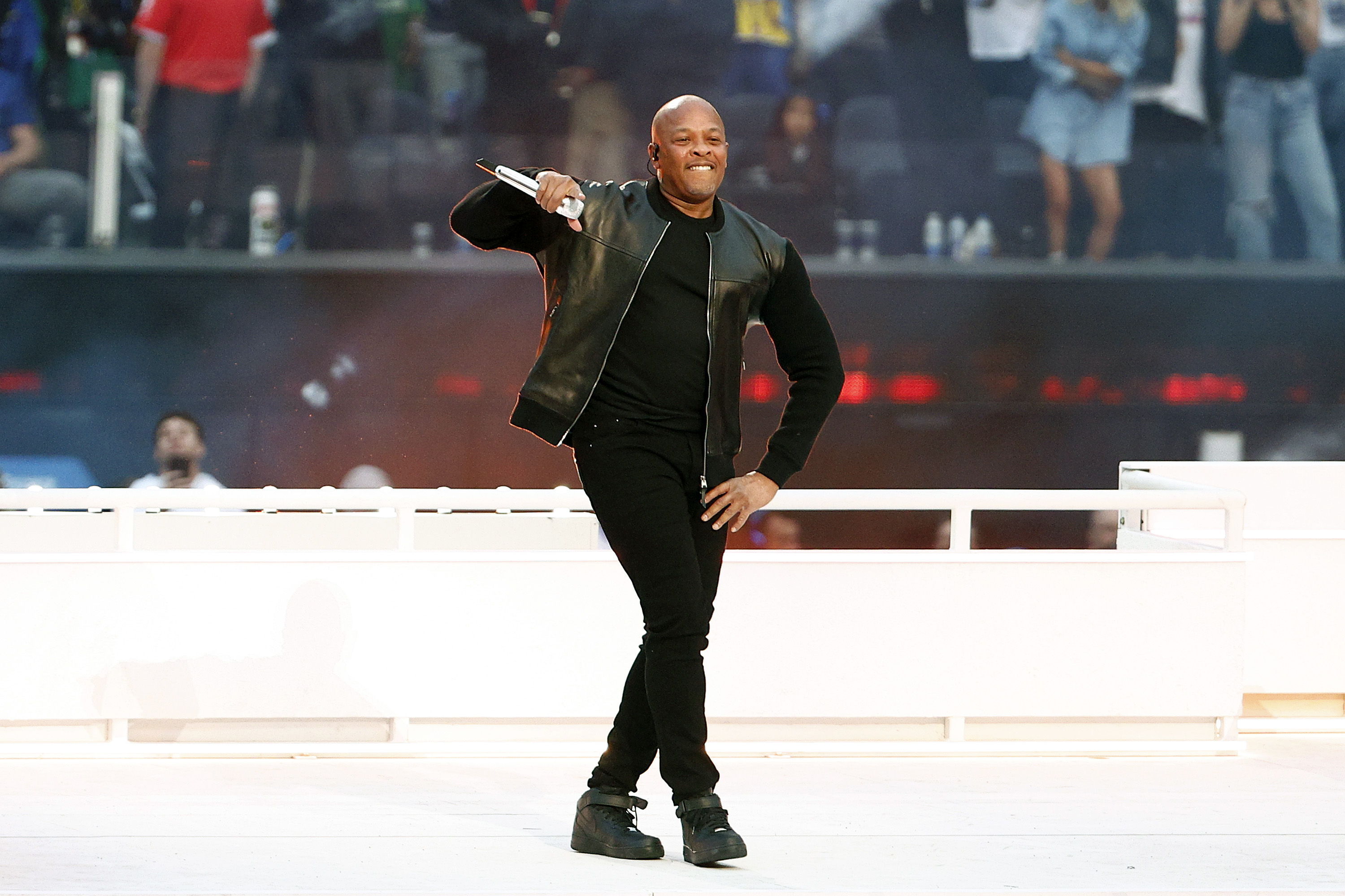 Dr. Dre se presentó durante el show de medio tiempo del Super Bowl LVI ​ ​ Foto por Ronald Martinez/Getty Images