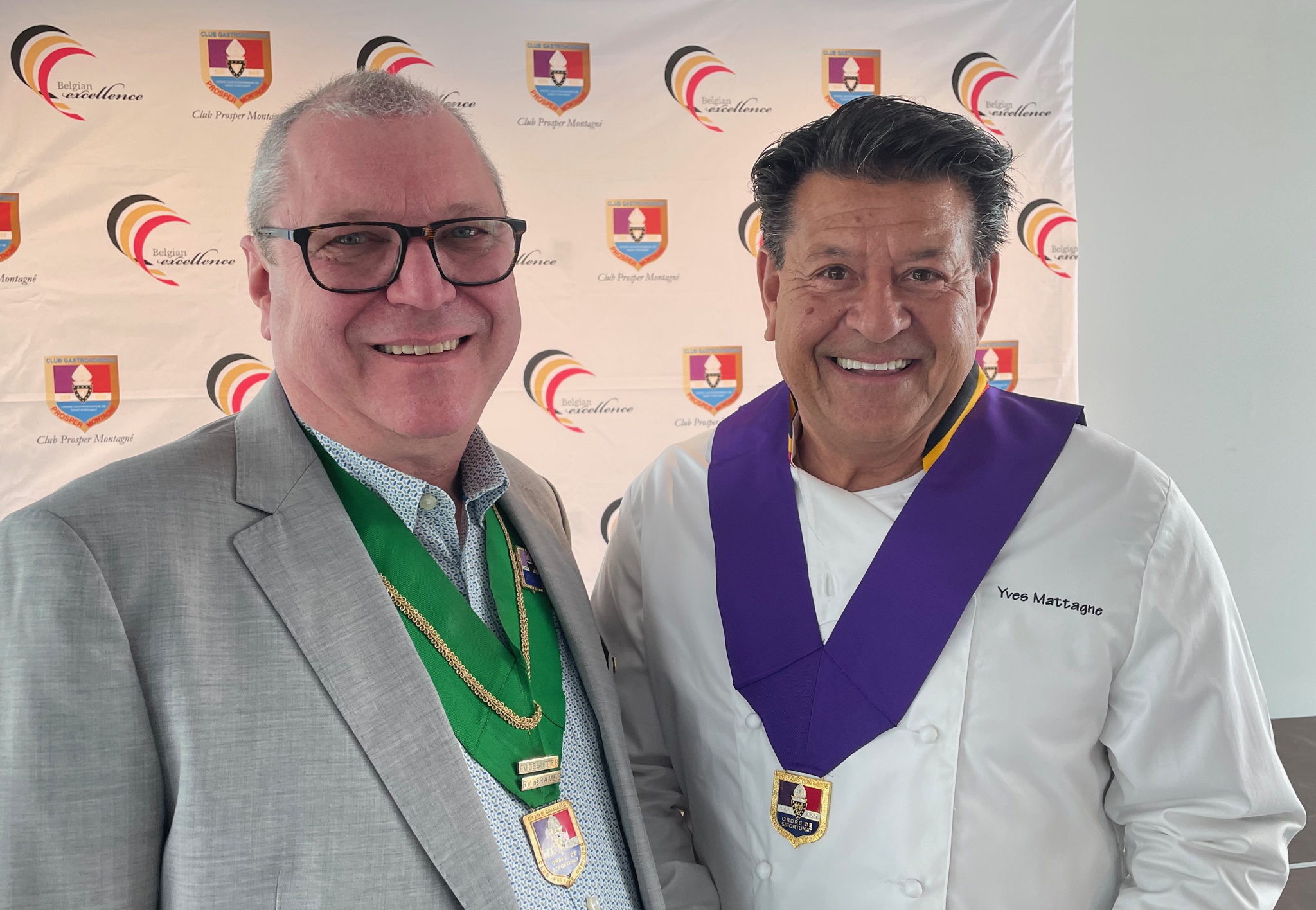 Eddie Van Maele (80) geeft fakkel door aan Peter Goossens (60) als provoost-generaal van Club Prosper Montagné