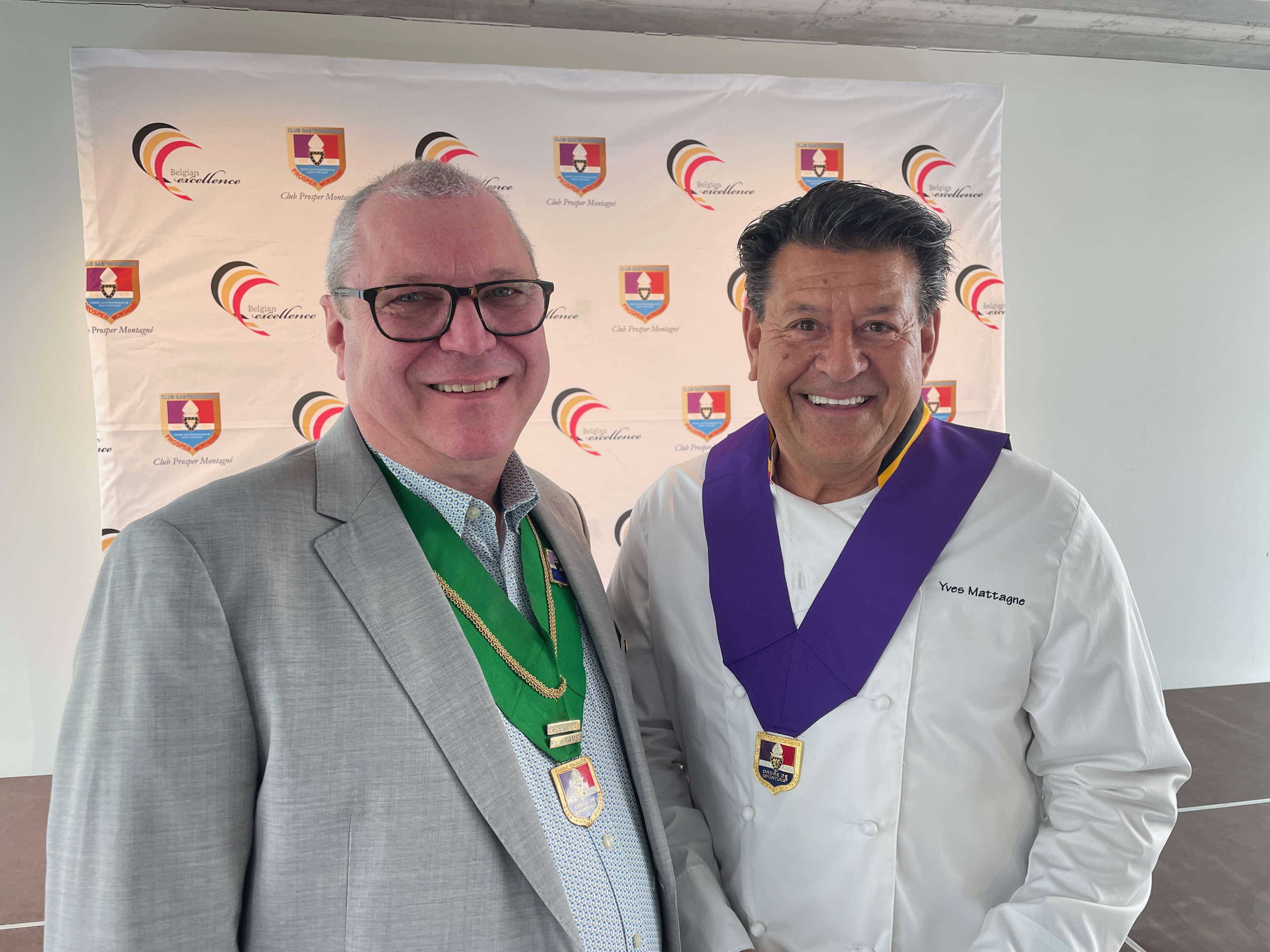 Eddie Van Maele (80 ans) passe le relais à Peter Goossens (60 ans) au poste de Prévôt Général du Club Prosper Montagné