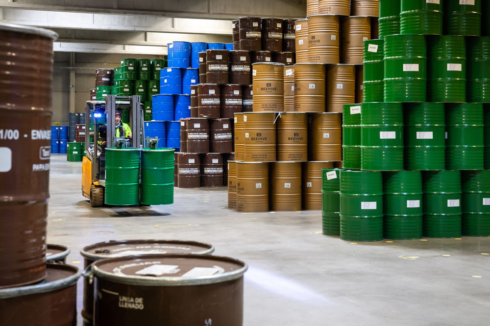 Vaten met honing (foto Jurgen de Witte) Vaten met honing (foto Jurgen de Witte)