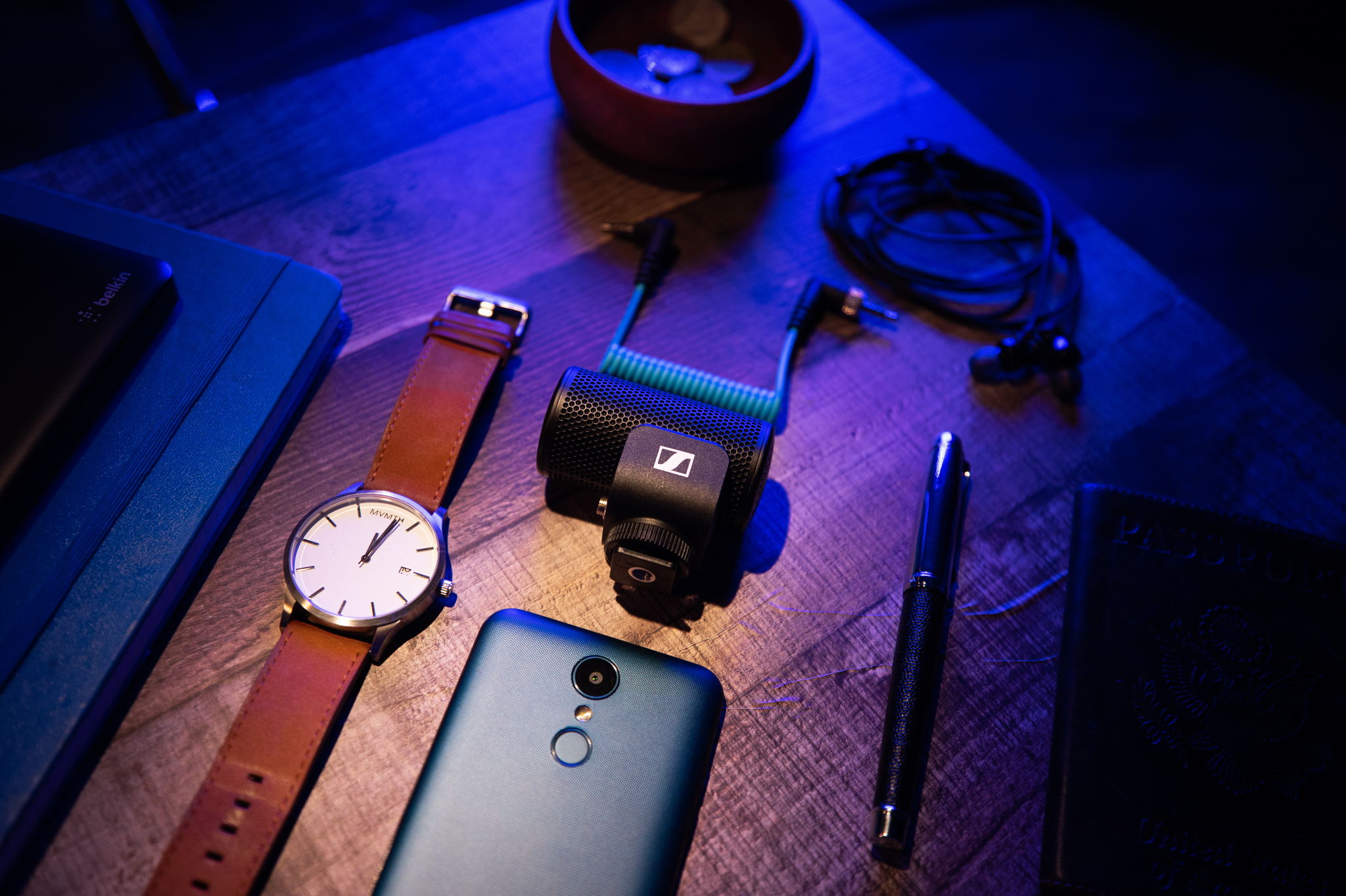 MKE 200 is specially designed for DSLR and mirrorless cameras or mobile devices.