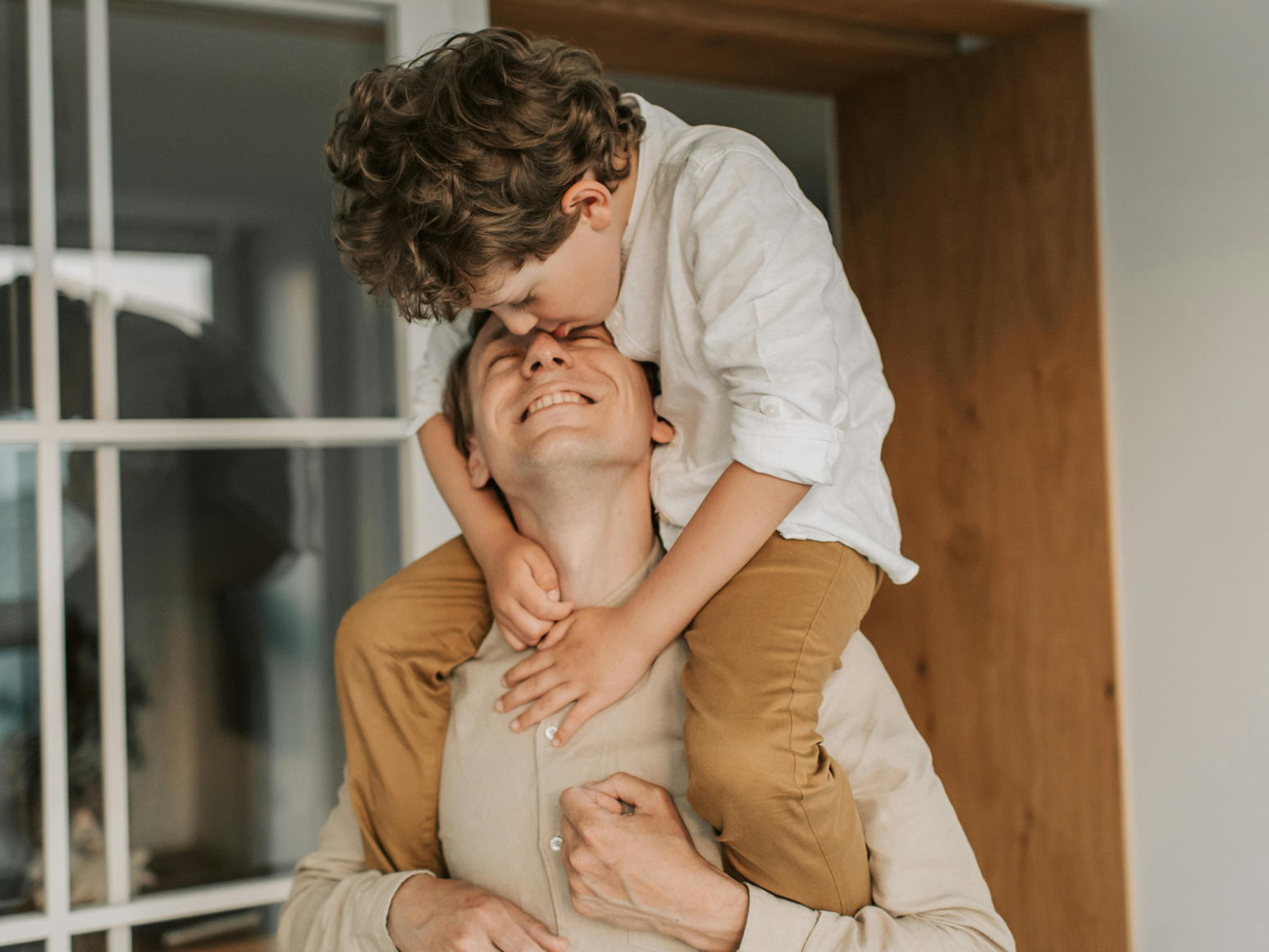 Guía de regalos para papá: elige con intención (y sin romper el cochinito)