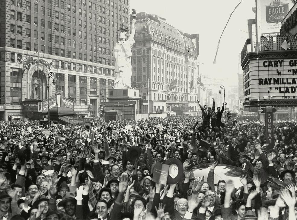 VE Day AKG1265947 © akg-images